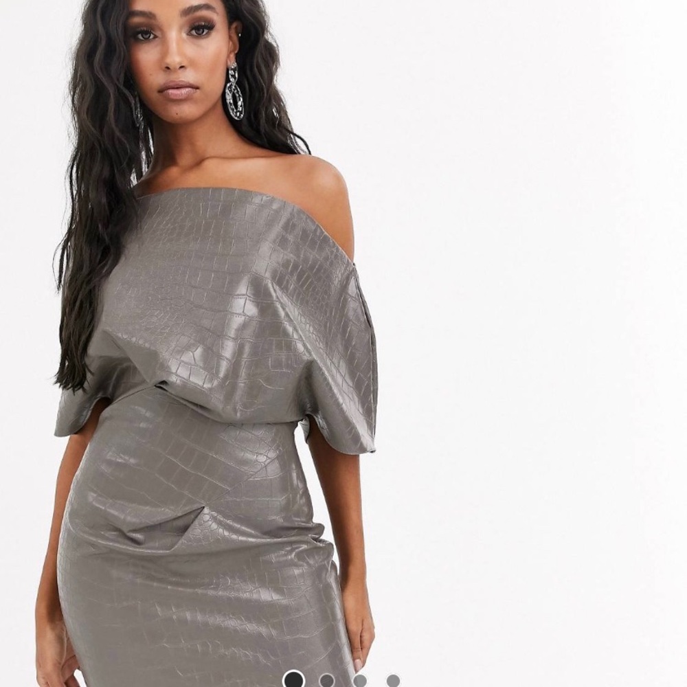 Dress - Picture 2 of 3